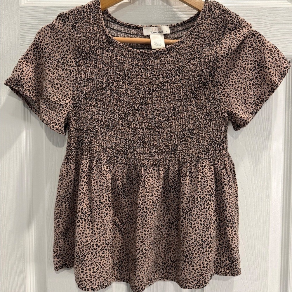 Urban Romantics Smocked Leopard Print Short Sleeve Peasant Top Women's‎